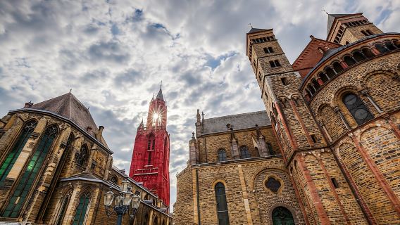 Self guided tour with interactive city game of Maastricht