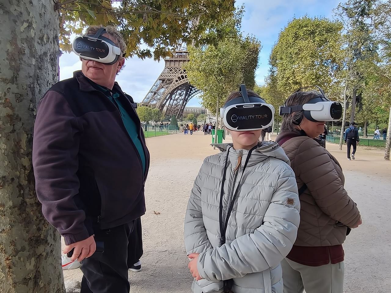 Paris : Immersive Eiffel Tower tour with virtual reality