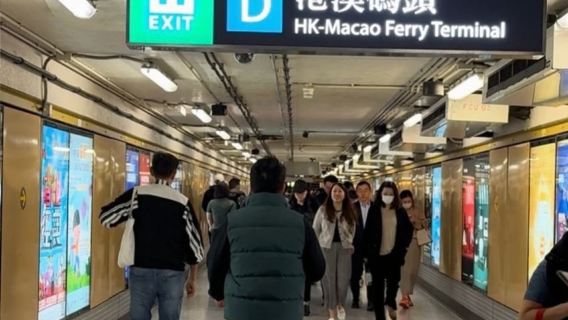 One-way TurboJET ferries between Hong Kong Macau Ferry Terminal at Sheung Wan and Macau Outer Harbour Ferry Terminal | Standard class | Luxury class | Luxury class