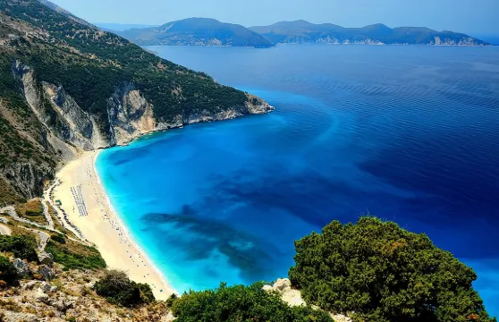 獨立包團：探索洞穴及邁爾托斯海灘暢泳