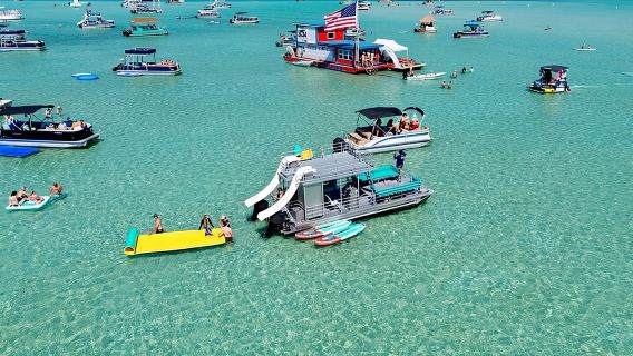 Alquiler de pontón privado con tobogán y baño en Crab Island (hasta 12 personas)