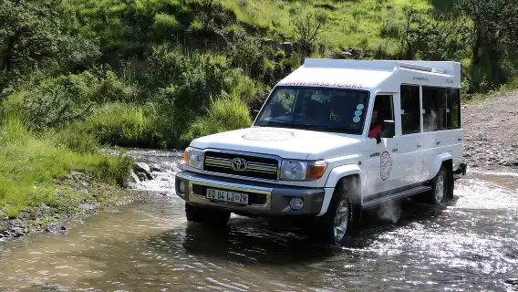 จาก Underberg: ทริปขับรถ 4x4 Sani Pass แบบไปเช้าเย็นกลับ