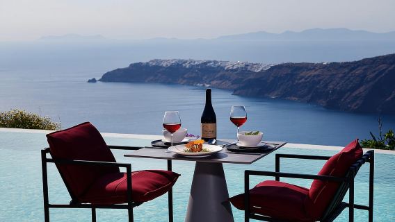 Imerovigli: degustazione di vini premium con vista sulla caldera e sul mare