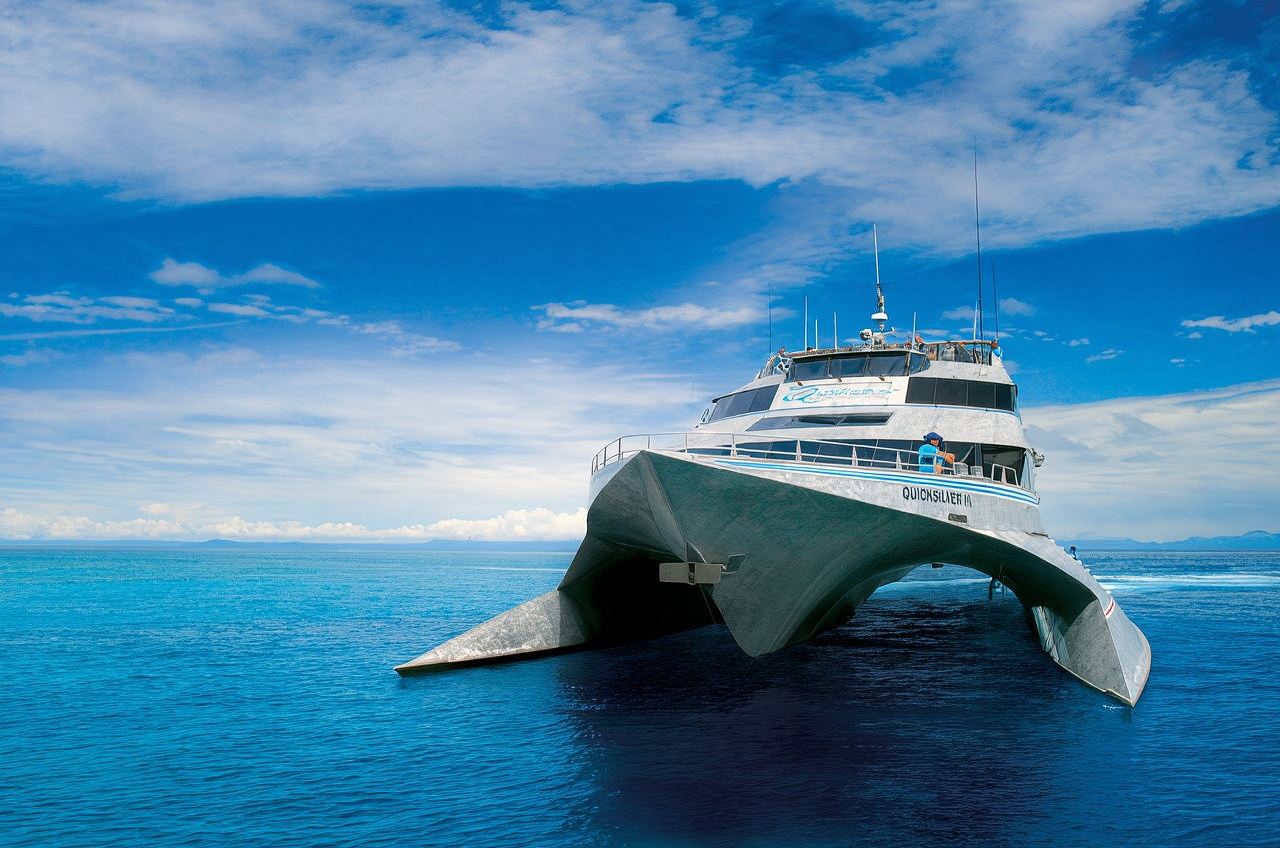 ทัวร์ 1 วัน การล่องเรือแคนส์เกรตแบร์ริเออร์รีฟเรือซิลเวอร์สวีฟท์ที่เกาะอากินคอร์ต (สามารถเลือกเฮลิคอปเตอร์/รวมอาหาร)