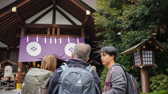 Tokyo: Imperial Palace with Nostalgic Alley Kagurazaka tour