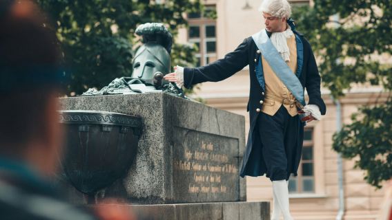 Suomenlinna: English Guided Tour