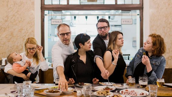 Prague Makan, Minum dan Berkawan Baharu dalam Lawatan Makanan dan Minuman