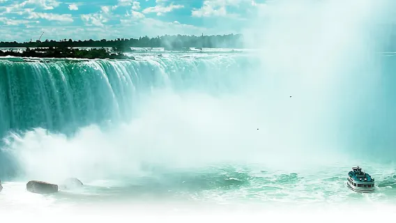 Niagara Falls tour with boat ride and lunch from Toronto