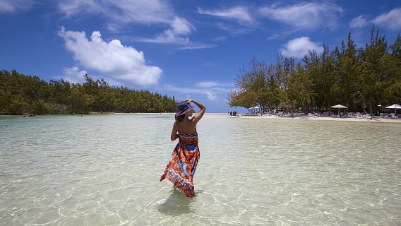 Île aux Cerfs private catamaran cruise