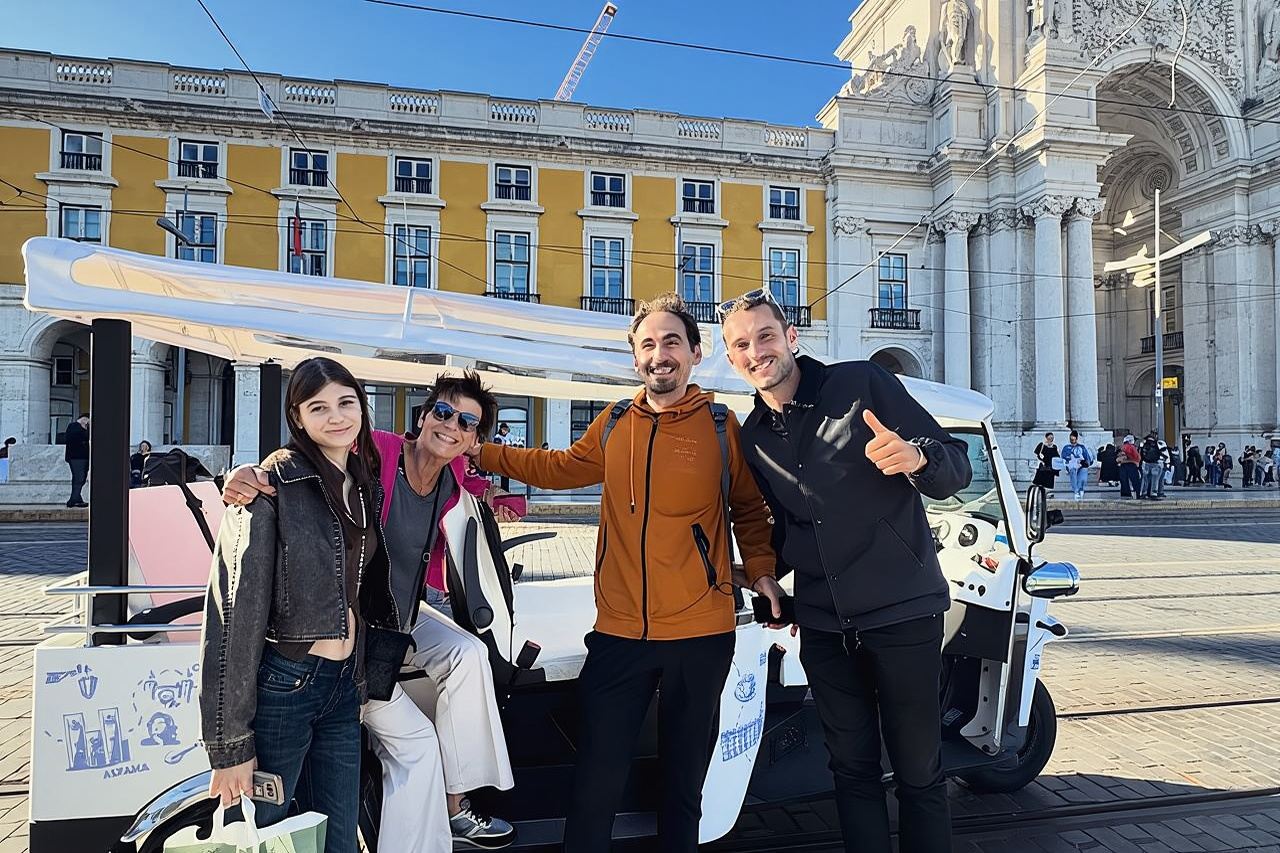 Tuk-Tuk Lisboa: Alfama, miradores y sabores locales