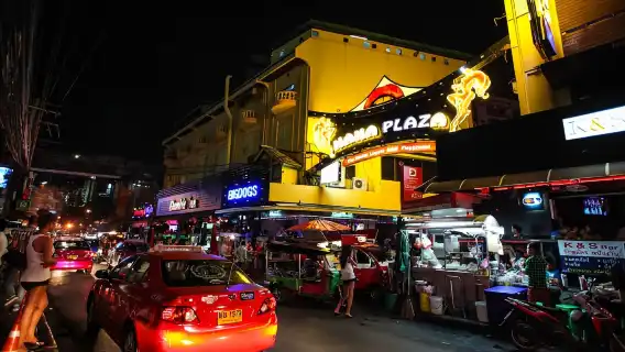 泰國曼谷娜娜廣場+牛仔街夜遊【免費一瓶當地啤酒】