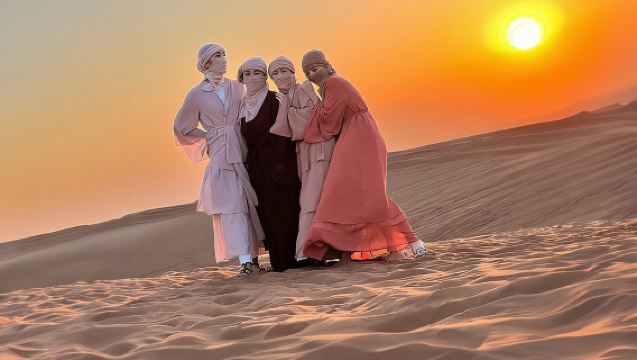 Private Dubai Desert Safari: BBQ Dinner, Sandboarding & 5 Shows