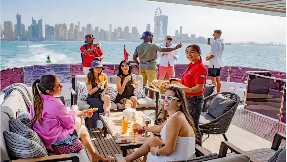 杜拜 Xclusive 豪華共享碼頭遊艇之旅 1/2/3 小時+現場音樂+早餐/燒烤+飲品（可選）