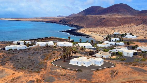 Lanzarote: excursión completa en jeep por La Graciosa con tiempo en la playa