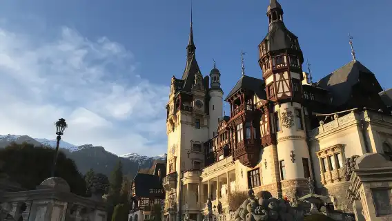 From Brașov: Romanian Castle Tour with Bran and Peles