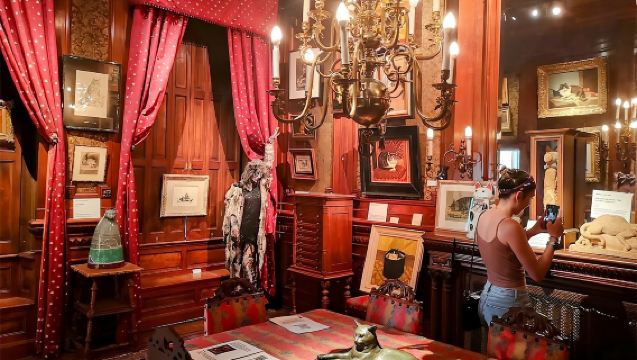 Van Gogh Museum + Dam Square + Our Lord in the Attic Museum (Former Hidden Catholic Church) + KattenKabinet (Cat Cabinet) Day Tour