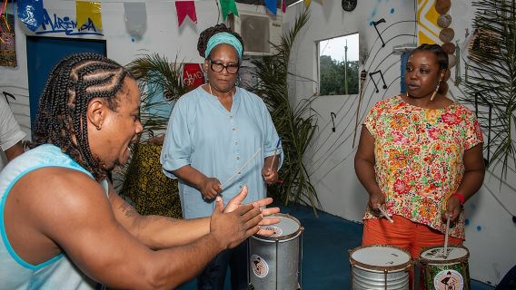 Kelas Perkusi Samba-Reggae di Salvador