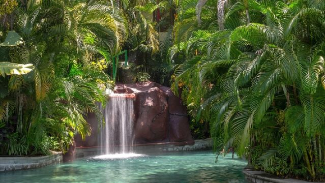 ภูเขาไฟอารีแนลและบ่อน้ำพุร้อนบัลดี