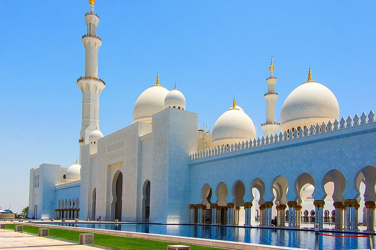 Abu Dhabi Premium Guided City Tour with Lunch Included