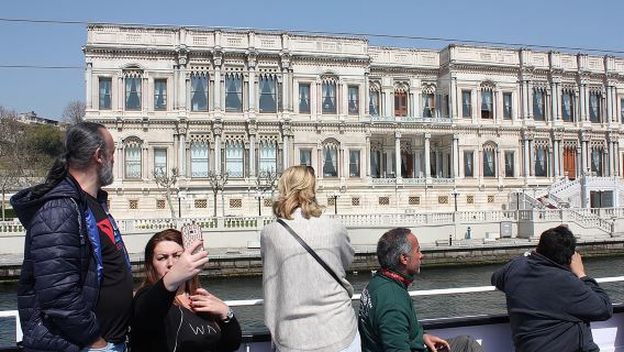 Экскурсия на лодке по Босфору в Стамбуле и круиз по заливу Золотой Рог (день или закат)