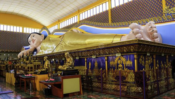 Penang Hill + Kek Lok Si Temple + Street Art District + Clan Jetties of Penang + Wat Chayamangkalaram 1-day tour