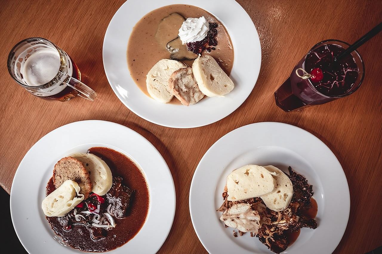 Tour gastronomico di Praga con 10 degustazioni di autentici classici cechi