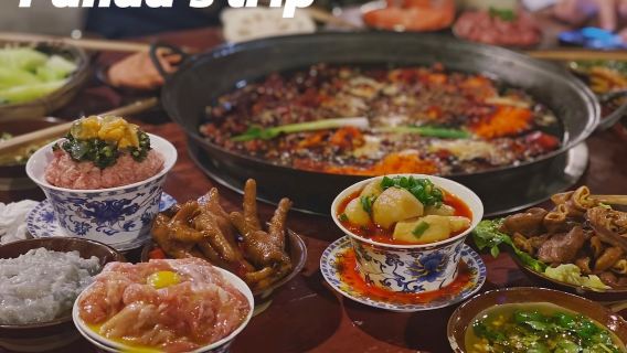 Eatwith-Chongqing-1-day tour |Free photo taking |Old Hotpot |Street-style breakfast