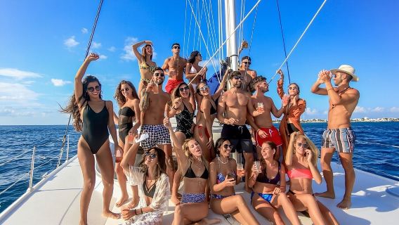 Catamaran avec plongée en apnée et plage nord, Isla Mujeres