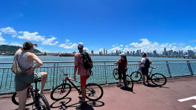 Bike tour in Old City and Panama City with local markets