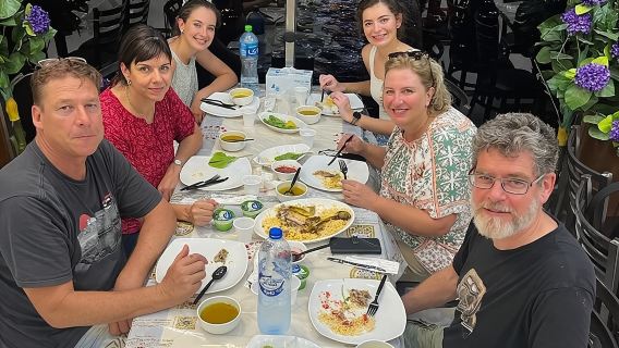 Tour privato a piedi e tra i sapori di strada della vecchia Dubai con trasferimenti