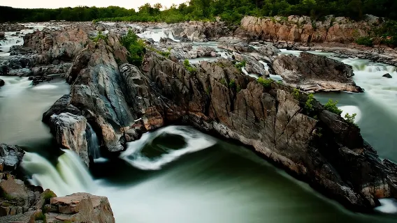 Self-guided Waterfall Hiking Tour in Great Falls National Park