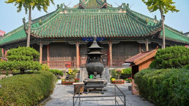 Kaifeng, Henan, China: Kuil Daxiangguo [Ceramah Menarik oleh Xing Ka | Termasuk Tiket Masuk | Pakej Persendirian | Cerita Menarik 1.5 Jam]