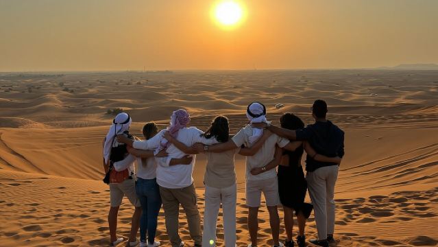 Dubai: Safari Gurun Pagi Hari dengan Kunjungan ke Peternakan Unta & Minuman Segar