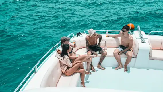 普吉島：皮皮島+蜜月島+長尾船遊碧綠灣，雙體雙層遊艇出海浮潛