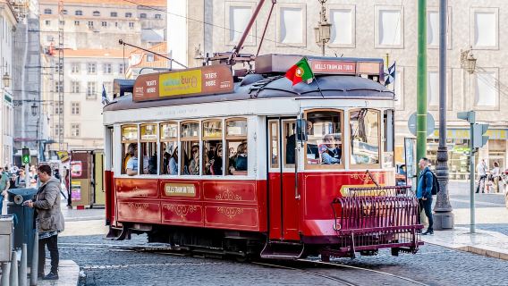 Lisbon: Tour xe tuk-tuk có hướng dẫn dọc theo tuyến xe điện lịch sử số 28