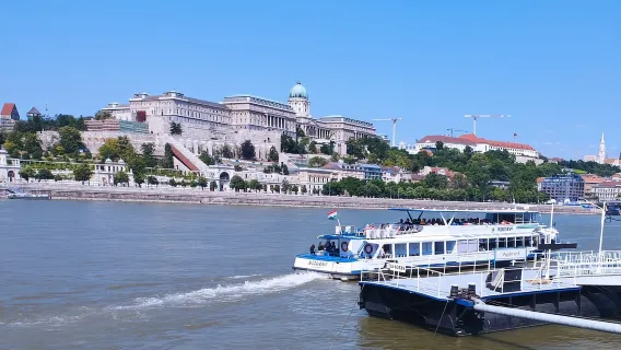 Budapest: tour della città di 3 ore con passeggiata al castello + crociera di 1 ora