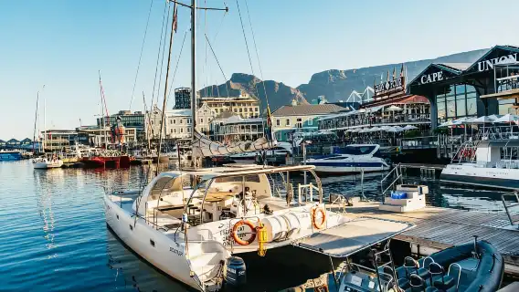 Cape Town: ล่องเรือคาตามารันชมพระอาทิตย์ตกที่ Table Bay พร้อม Bubbles