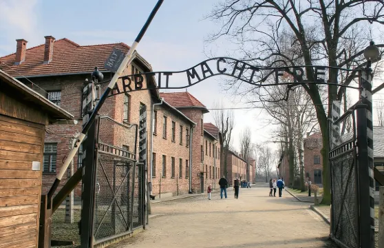 克拉科夫至奧斯威辛-比克瑙集中營導賞團(含接送選項)