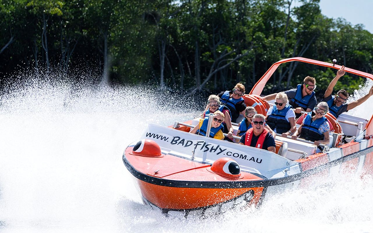 30-min Cairns speedboating experience [round-trip from city pier/optional departure times/Trinity Bay manta ray inflatable speedboat]