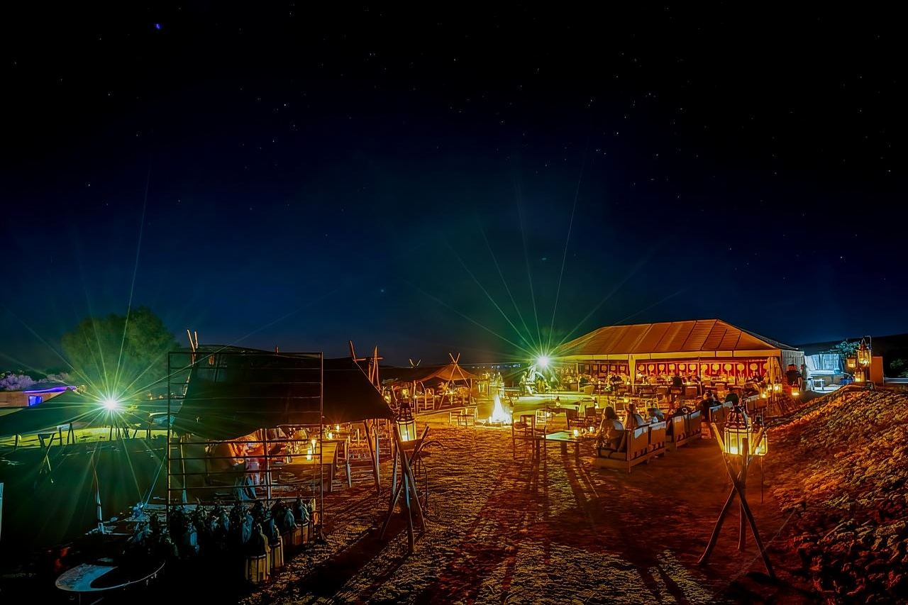 Cena con spettacolo marocchino nel deserto di Agafay e giro in cammello