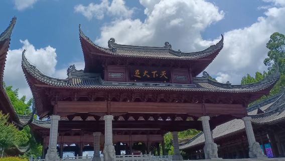 Tour di un giorno con partenza alle 9:00 - Visita guidata alle attrazioni di Beishan + Baodingshan + Museo delle Grotte di Dazu