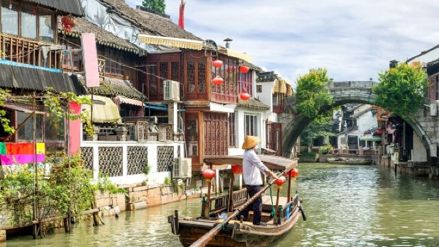 ノスタルジック漂う水郷朱家角半日観光ツアー 小舟体験付き