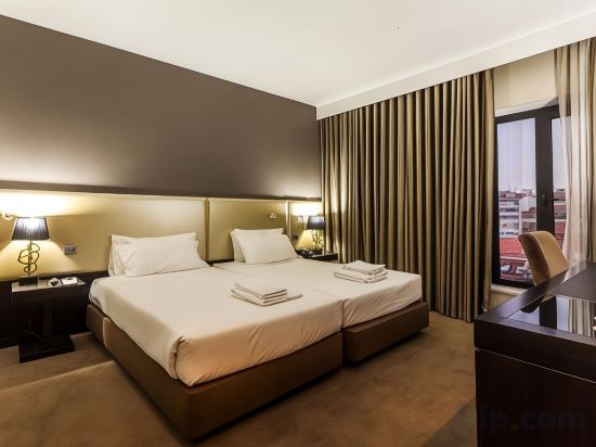 Czar Lisbon Hotel - Tap to explore photos