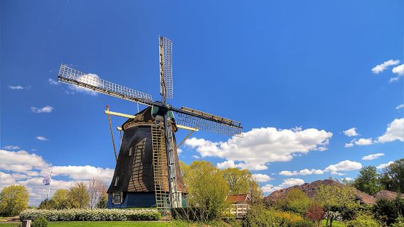 Countryside bike tour with windmill, cheese and clogs