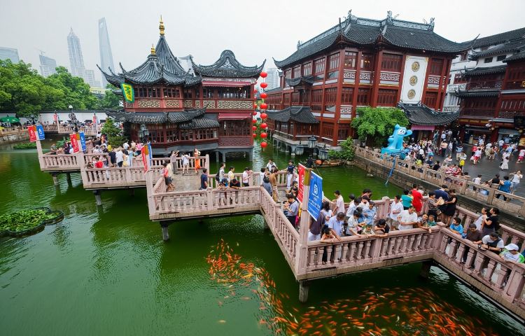 Shanghai Yu Garden + Shanghai City God Temple half-day tour: Traditional culture experience with optional Chinese tea tasting