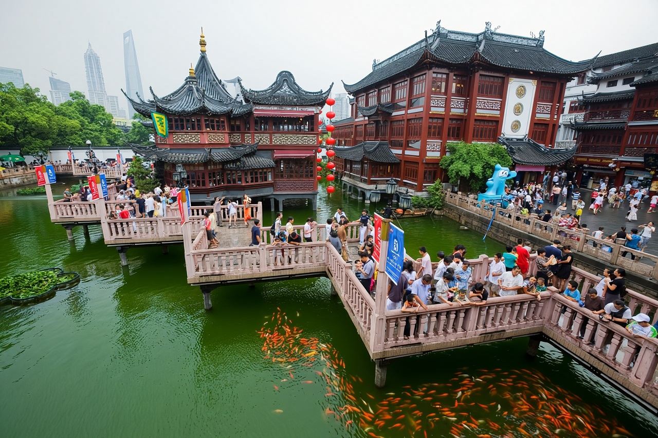 Shanghai Yu Garden + Shanghai City God Temple half-day tour: Traditional culture experience with optional Chinese tea tasting