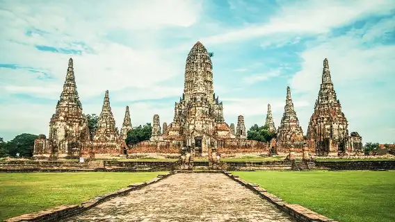 曼谷大城府一日遊邦芭茵夏宮+柴瓦塔那蘭寺+瑪哈泰寺樹抱佛