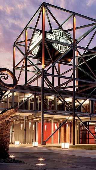 Chicago to Milwaukee Landmarks Day Trip w/optional Miller Brewery & Harley Davidson Museum