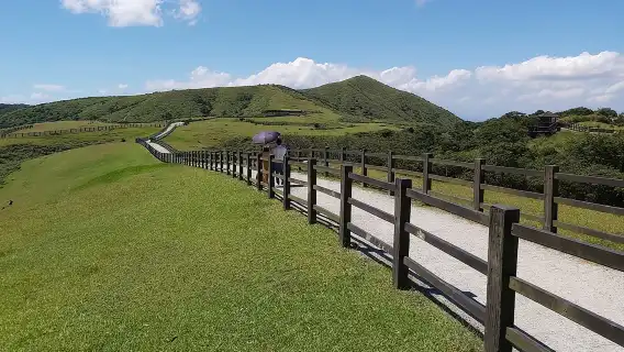 Small-Group: Beitou and Yangmingshan Day Tour from Taipei