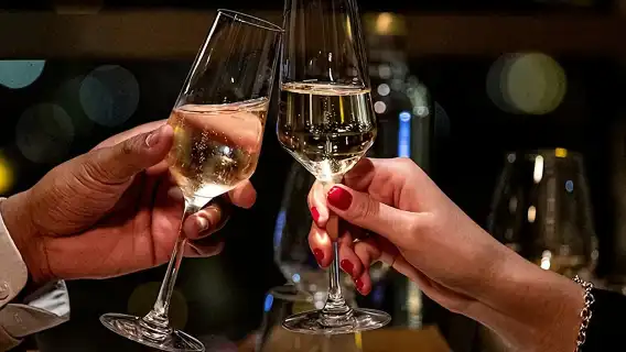 パリ エッフェル塔 マダムブラッスリー レストラン ディナー【グルメ体験/エッフェル塔】